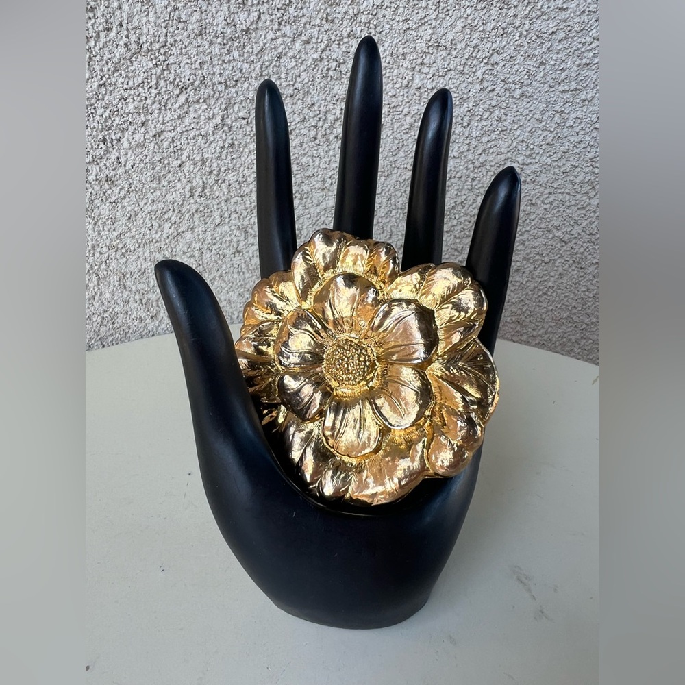 Vintage 3D golden metal pendant flower theme 3”.